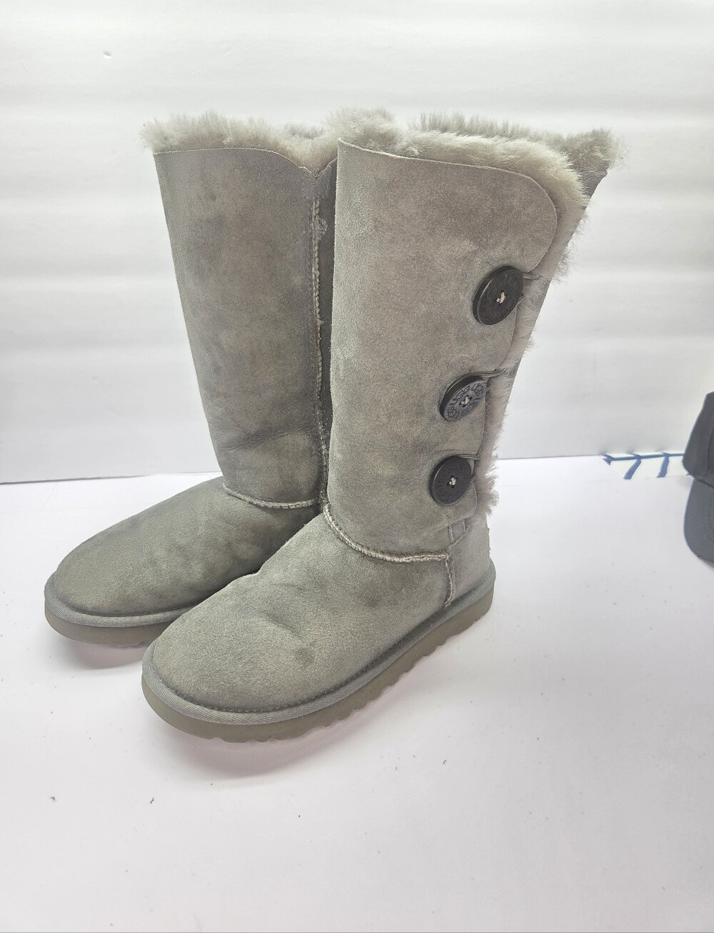 UGG Womens Bailey Triplet Boots Size 5 Tall Gray Suede Buttons Sheepskin Sherpa